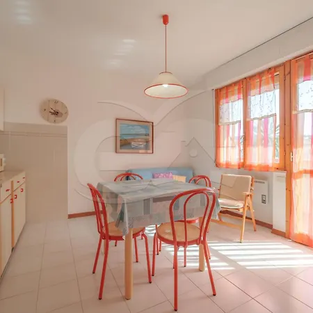 Bilocale Leonardo - Goelba Lägenhet